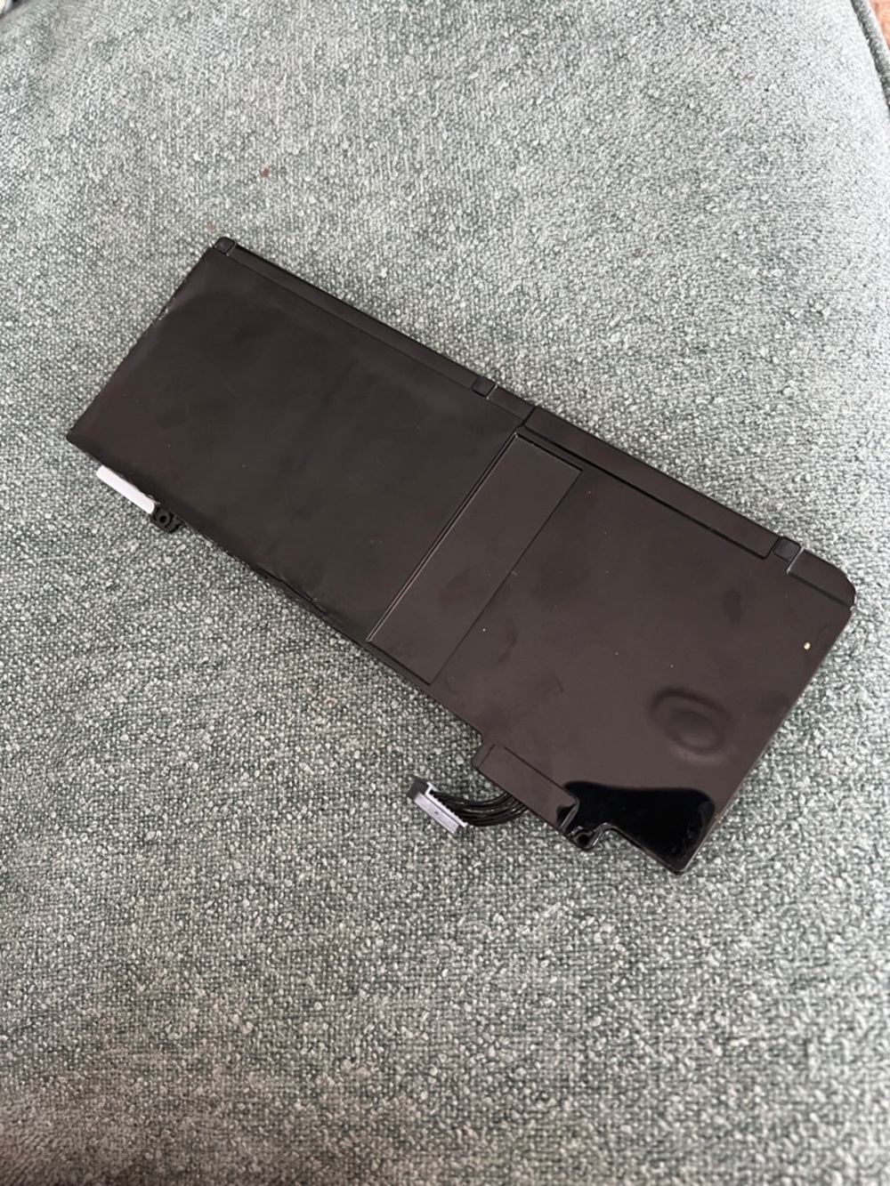 Apple A1322 Replacement Laptop Battery - Black Not used